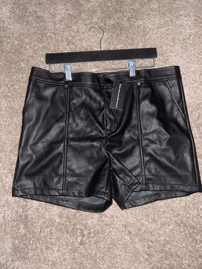 Women’s shortd